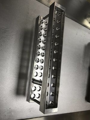 24ホール カスタム リップスティック 模具 V 形 ダイ リップスティック 模具 アルミ合金