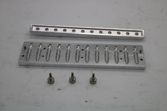 12ホールクレヨンリップスティック模具キット 硬いリップスティック形成模具